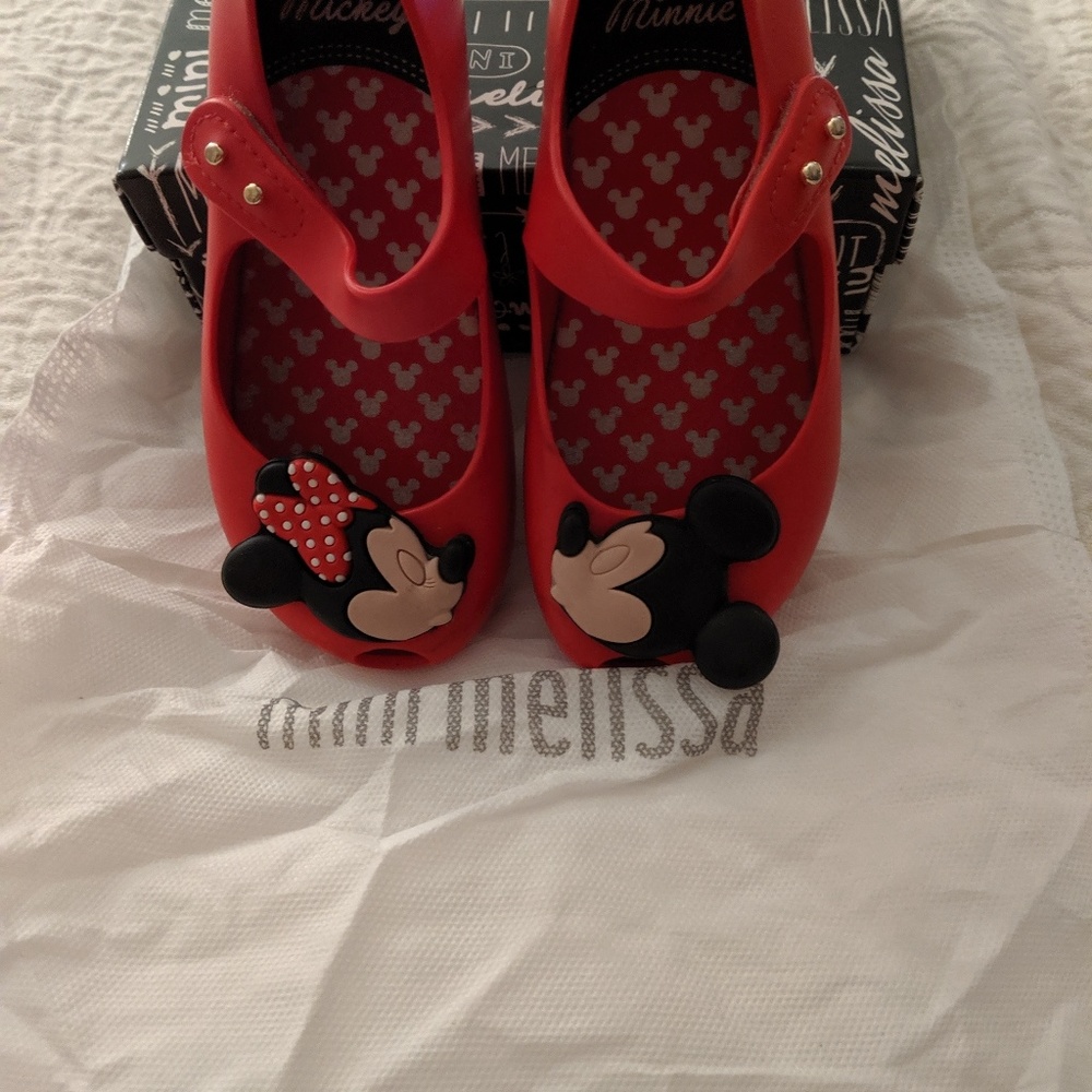 Mini Melissa Minnie and Mickey kissing